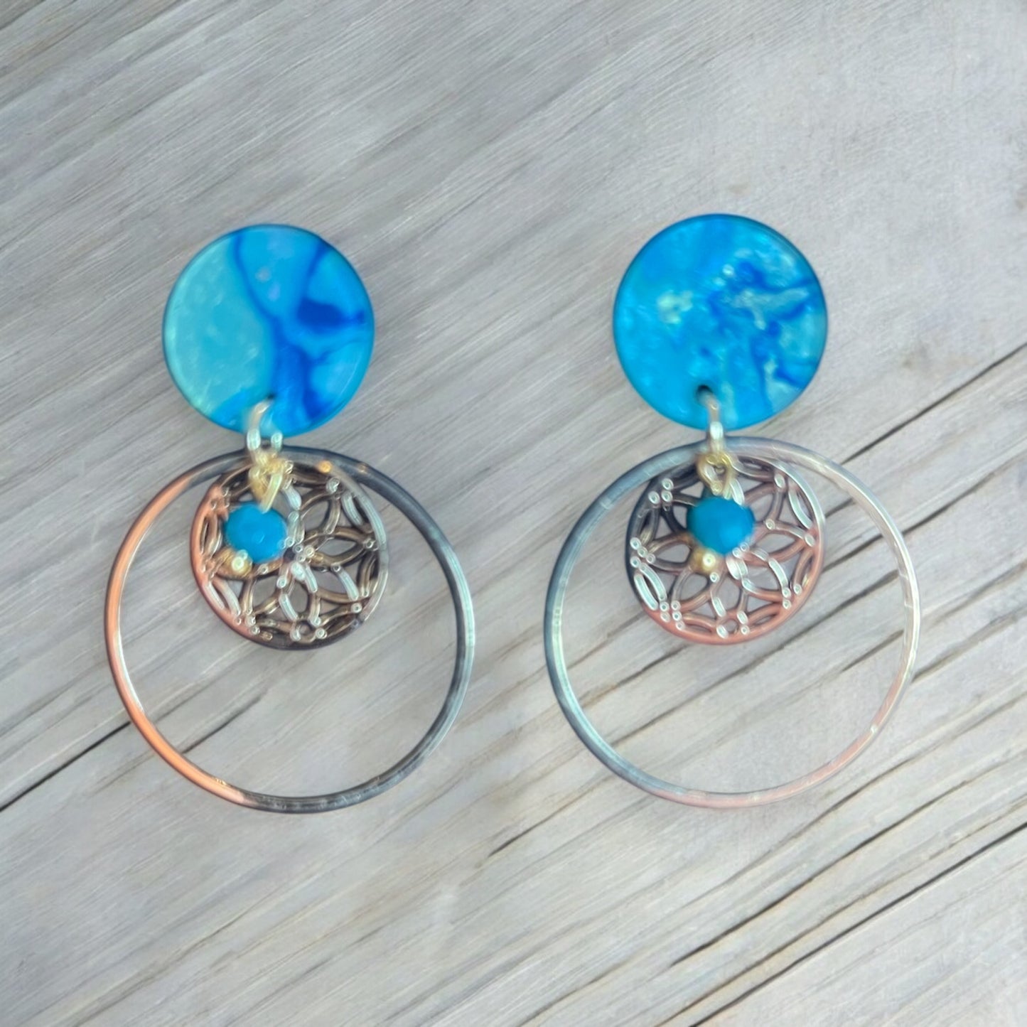 Boucles d'oreilles avec perles bleues